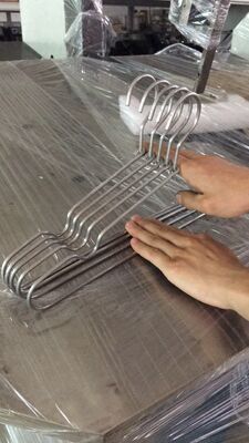 Αυτόματη μηχανή διαμόρφωσης διπλής ανεστραμμένης κρεμάστρας σύρματος με κινητήρα 2,2KW για αποτελεσματική παραγωγή κρεμάστρας