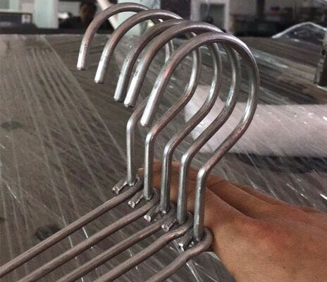 Αυτόματη μηχανή διαμόρφωσης διπλής ανεστραμμένης κρεμάστρας σύρματος με κινητήρα 2,2KW για αποτελεσματική παραγωγή κρεμάστρας