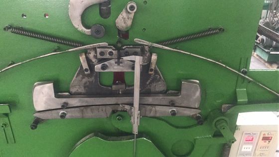 Αυτόματη γαλβανισμένη πλυντήριο κρεμάστρα χαλύβδινων συρμάτων που κατασκευάζει τη μηχανή